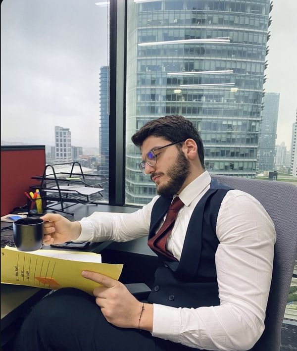 Ruşen Ruşenoğlu at work