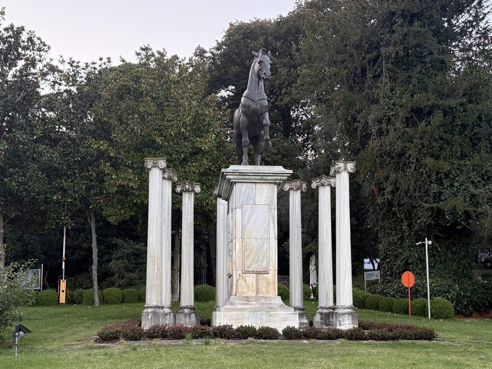 Horse sculpture in the garden of the Sakıp Sabancı Museum. October 2026
